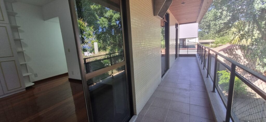 WhatsApp Image 2025-10-06 at 21.33.00 (1)