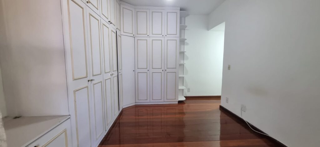 WhatsApp Image 2025-10-06 at 21.33.00