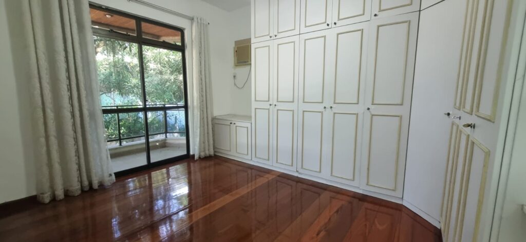 WhatsApp Image 2025-10-06 at 21.33.00 (2)